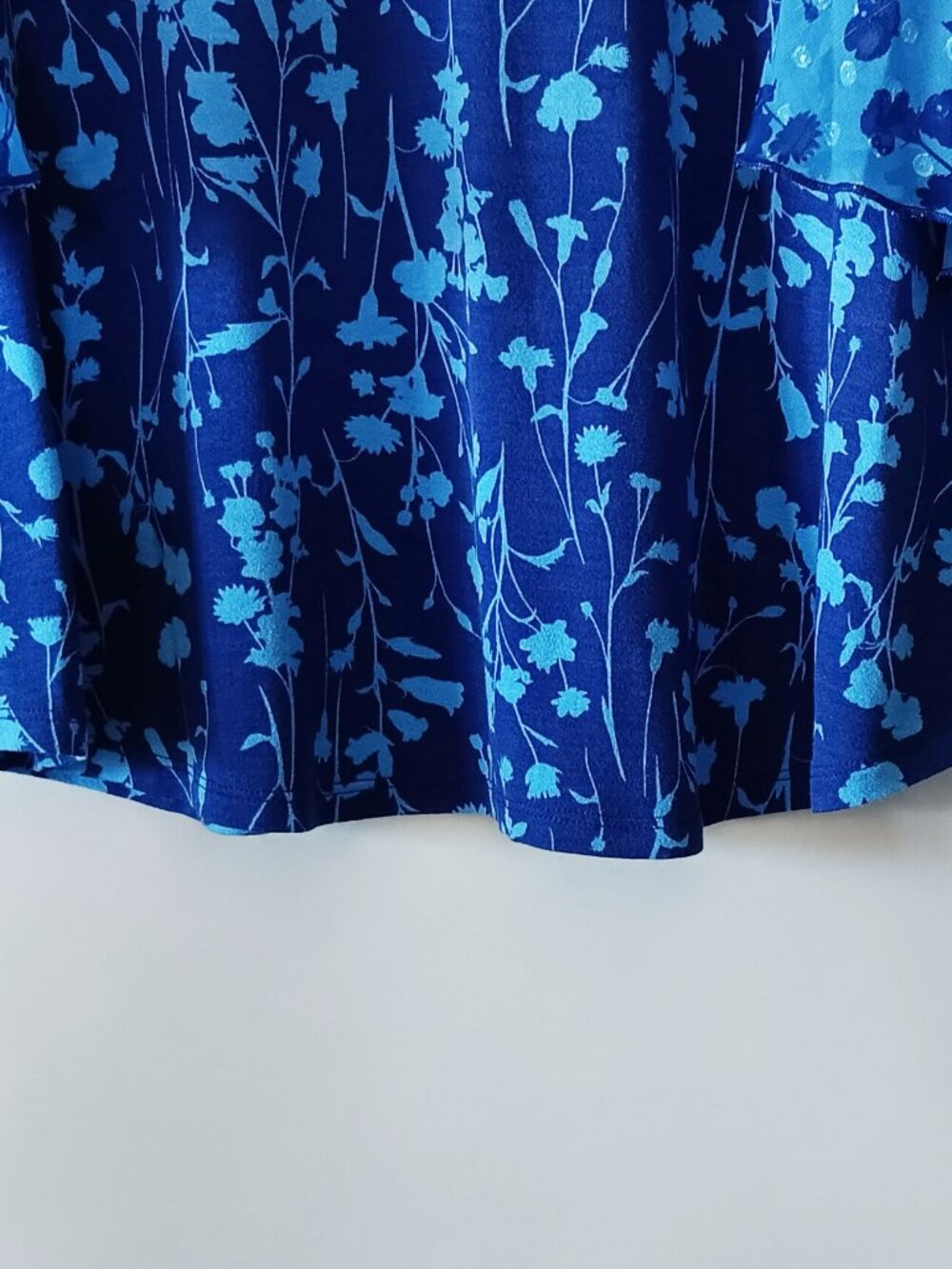 KIM & CAMI Blue Floral Blouse Size M - Picture 4 of 11